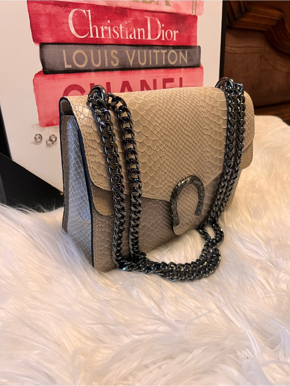 Vera Pelle Beige snakeskin-embossed genuine leather chain crossbody bag - Picture 6 of 17